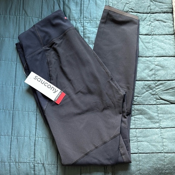 NWT - Saucony Boulder Wind Tight Black Leggings - Size M - Picture 1 of 10